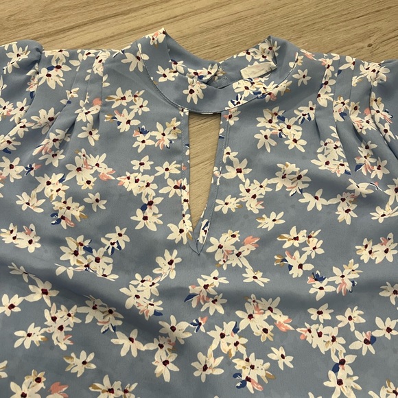 Sienna sky floral blouse front and back v detail - Picture 3 of 4